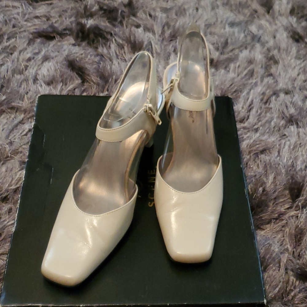 Jacqueline  Ferrar heels size 6.5